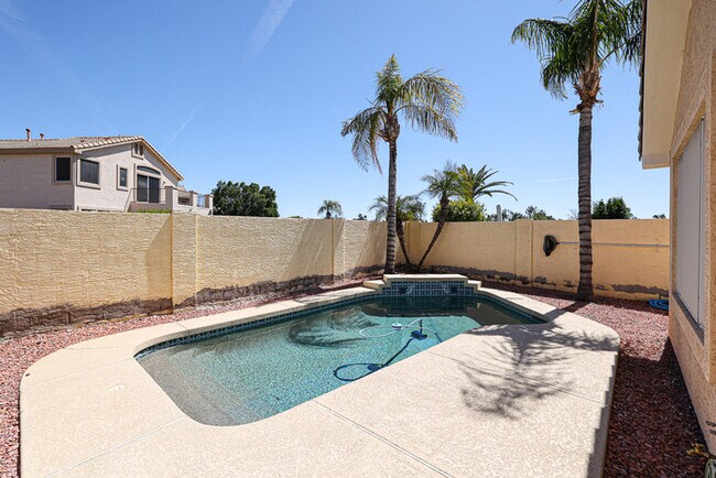 Building Photo - 4bed with pool