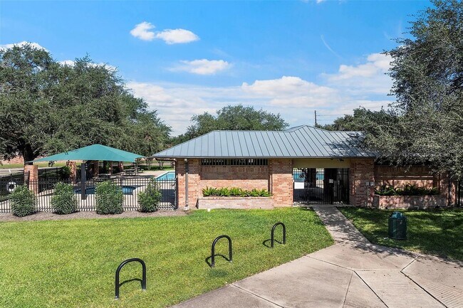 Building Photo - 3427 Shadowchase Dr