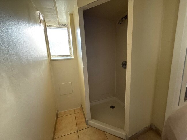 Building Photo - Two Bedroom House In Baltimore City