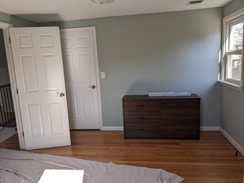 Building Photo - 107 3rd St