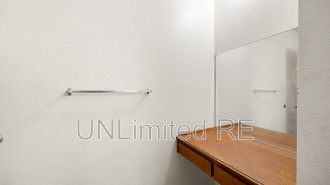 Building Photo - 1637 Canada Crescent