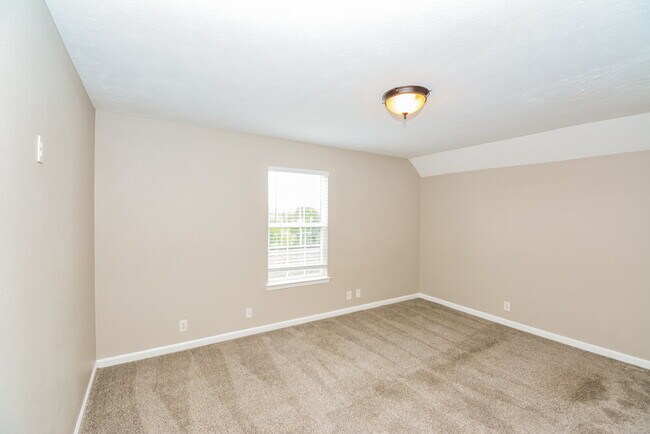 Building Photo - 912 Tom Hailey Blvd