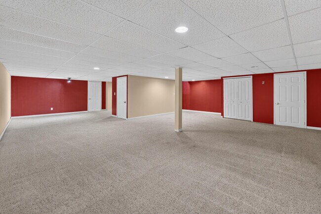 Building Photo - 392 Sedgewood Ln