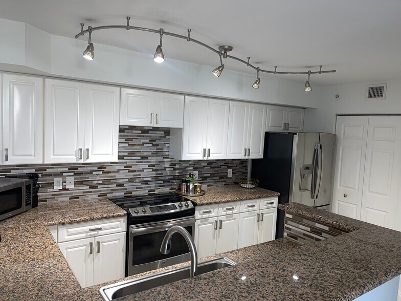 Building Photo - 3594 S Ocean Blvd