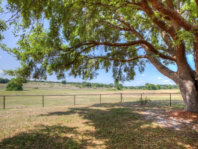 Building Photo - 350 Trade Wind Dr