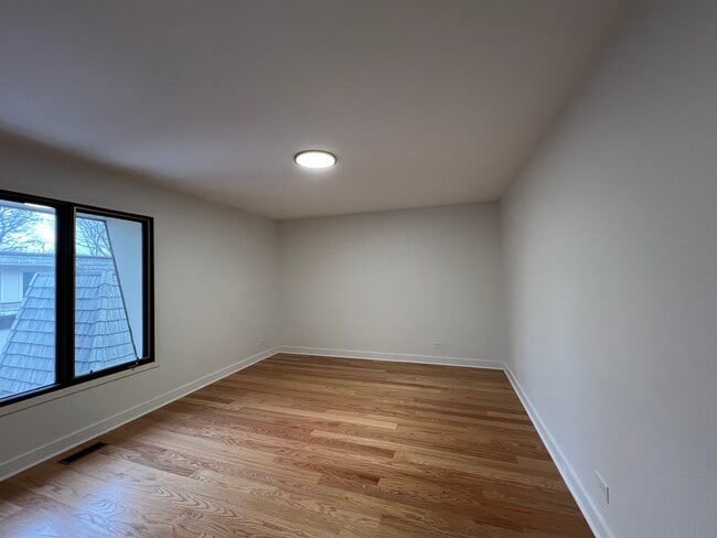 Building Photo - 1545 Winnetka Rd