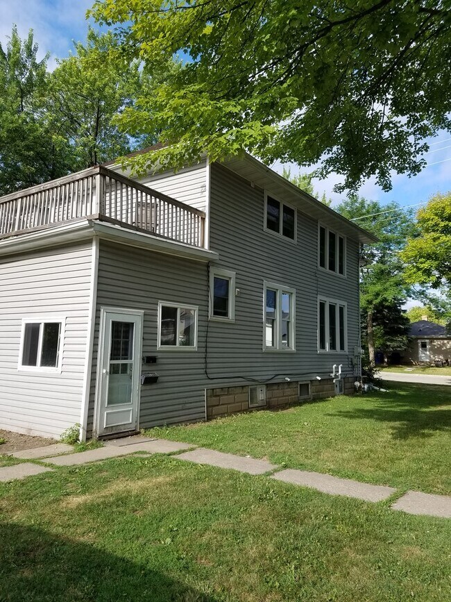 Building Photo - 1204 S Jefferson St