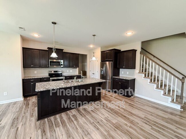 Building Photo - 147 Stafford Ave