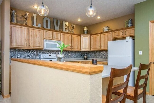 Building Photo - 523 E 4th St