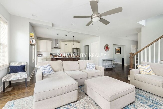 Building Photo - 606B Eastboro Dr