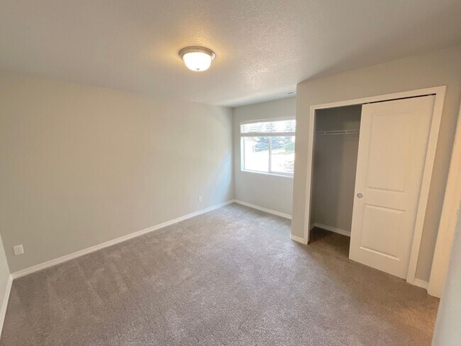 Building Photo - 2 Bedroom Home Available Near S Union Blvd & Martin Luther Kings Jr Bypass!