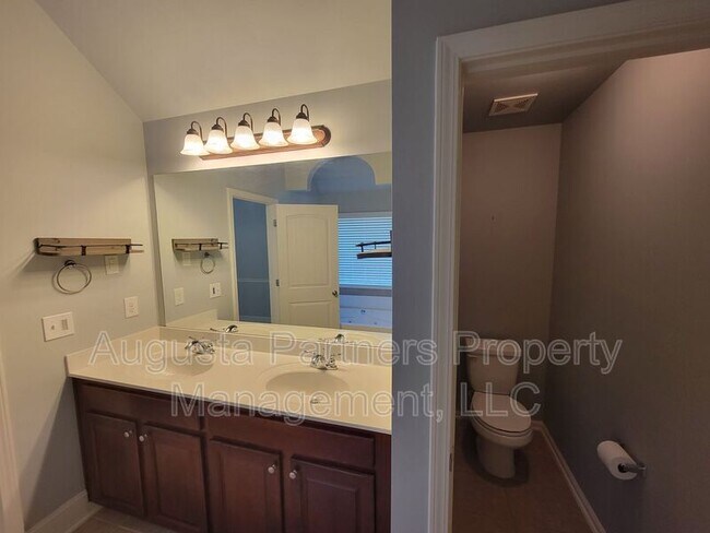 Building Photo - 325 Bellhaven Dr