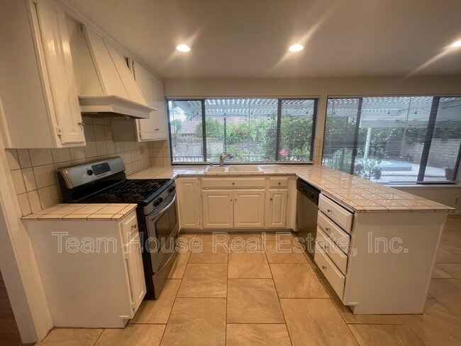 Building Photo - 23423 Vía Boscana