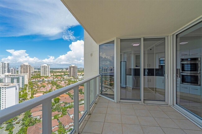 Building Photo - 19333 Collins Ave