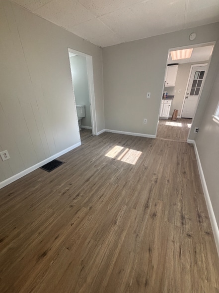 Building Photo - 203 Parsons Ave