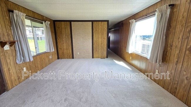 Building Photo - 2397 Alaska Ave E