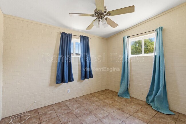 Building Photo - 3226 E Bermuda St