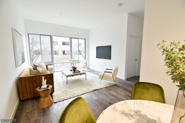 Building Photo - 100 Evergreen Pl
