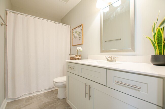 Building Photo - Pet Friendly Three Bedroom with Bonus!