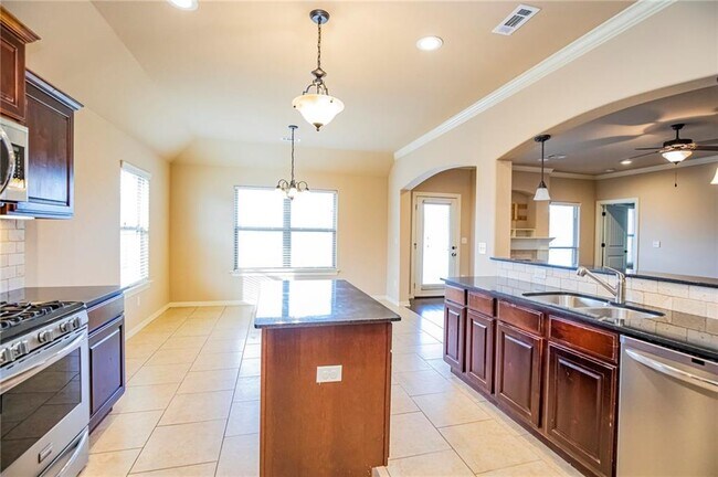 Building Photo - 2955 N Raven Ln