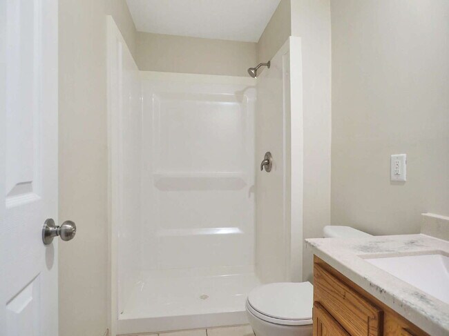 Building Photo - 3 Bed 2 Bath Corner Unit Townhome in Apple Valley