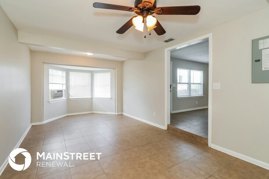 Building Photo - 8360 Red Holly Ln