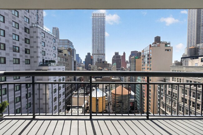 Building Photo - 68 W 37th St