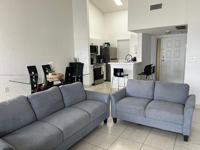 Building Photo - 2803 N Oakland Forest Dr