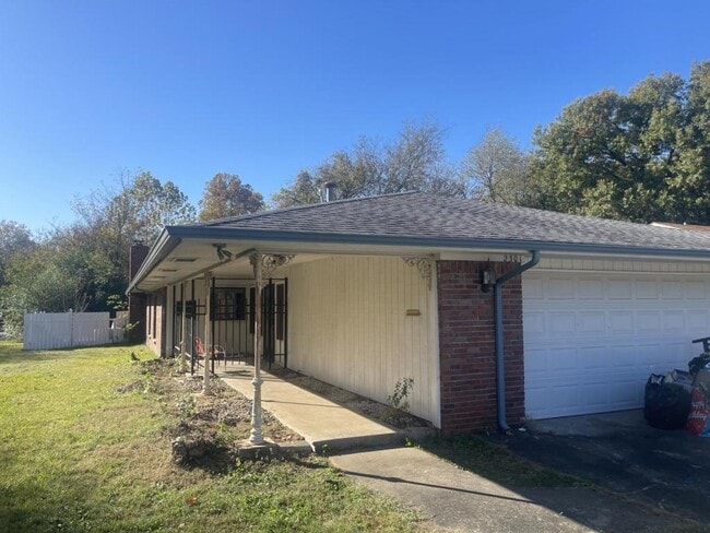 Primary Photo - 2301 Columbus Ave