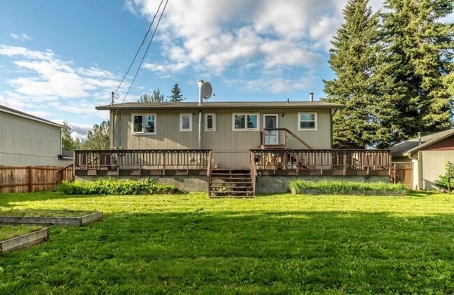 Building Photo - 4-Bedroom Fairbanks Home with Garage, Deck...