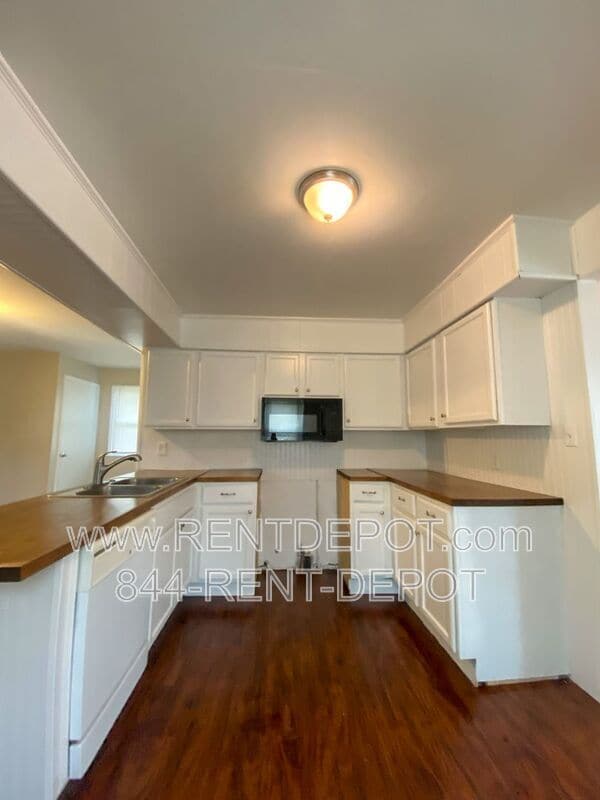 Building Photo - 2035 Hicks Dr