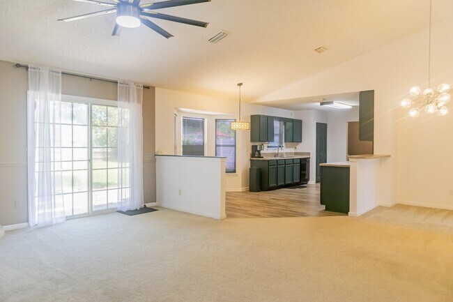 Building Photo - 2034 Belhaven Dr