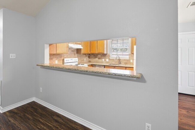 Building Photo - 2020 Legacy Ln