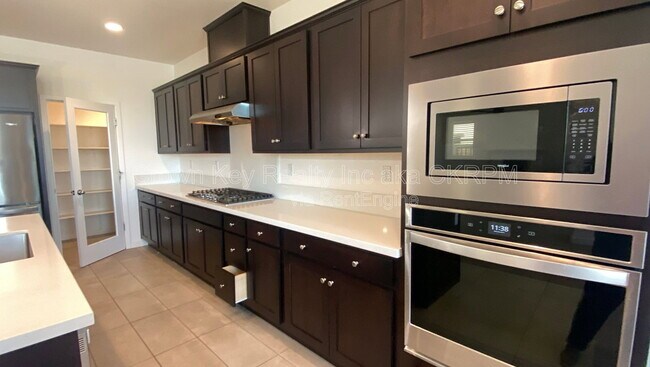 Building Photo - 17823 Taft Dr