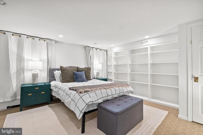 Building Photo - 400 S Lee St