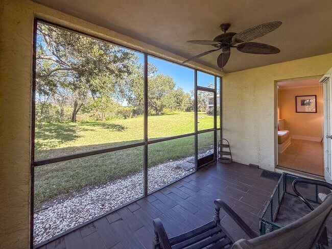 Building Photo - 2BR | 2Bath Central Sarasota Townhouse