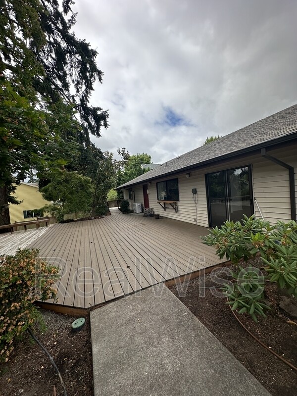 Building Photo - 7730 SW Eaker Pl