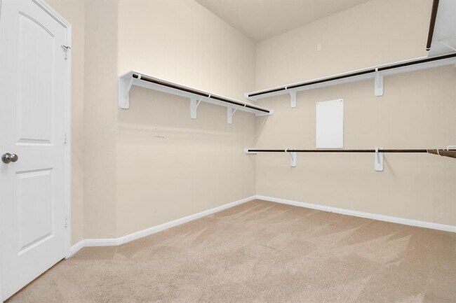 Building Photo - 1122 Boxwood Dr