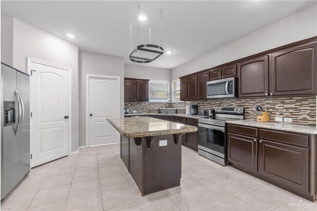 Building Photo - 29 Nicole Dr