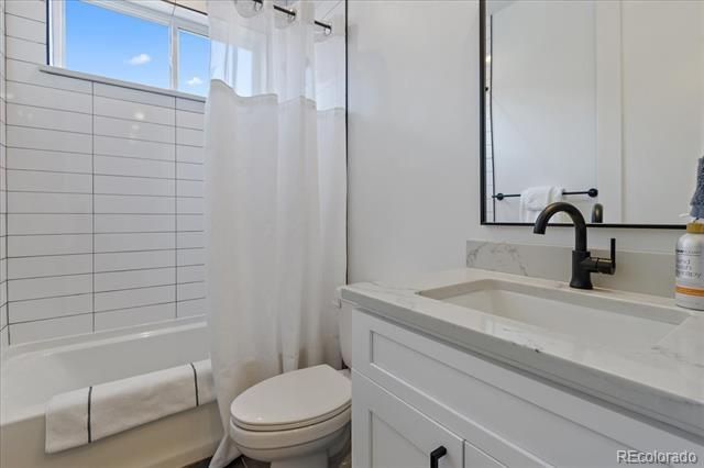 Building Photo - 2929 Lawrence St