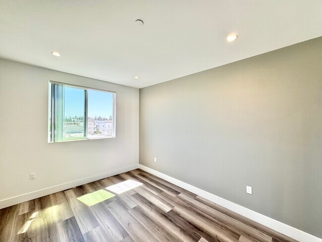 Building Photo - 11155 Huston St