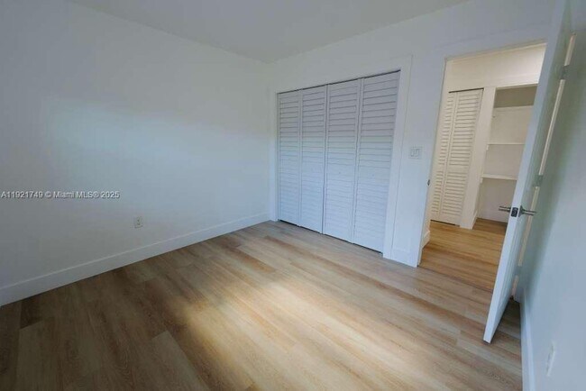 Building Photo - 11316 Peachtree Dr