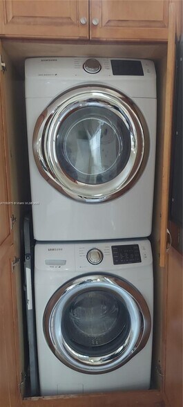 Building Photo - 8105 SW 17th Ter