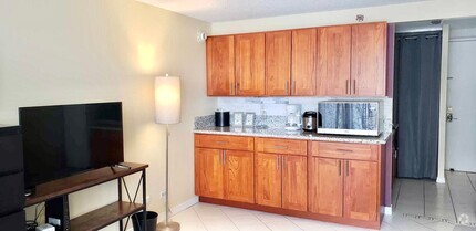 Building Photo - Furnished Studio in Island Colony Waikiki