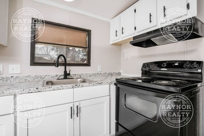 Building Photo - 72 Abbey Way