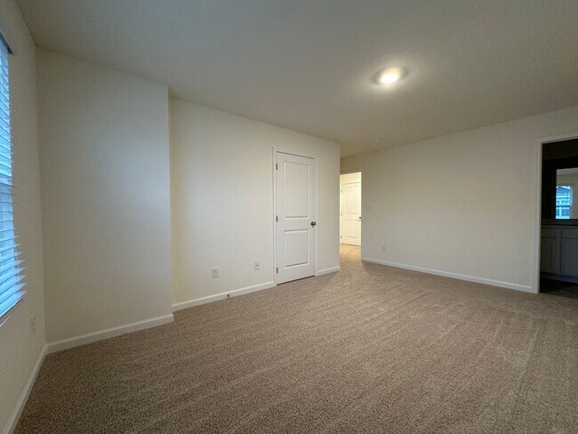 Building Photo - 3 Bedroom / 2.5 Bath Townhome Kingsport, TN