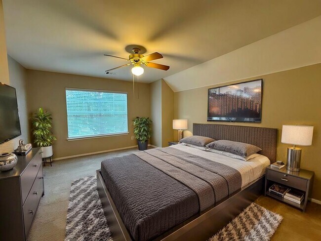 Building Photo - 544 Hogan