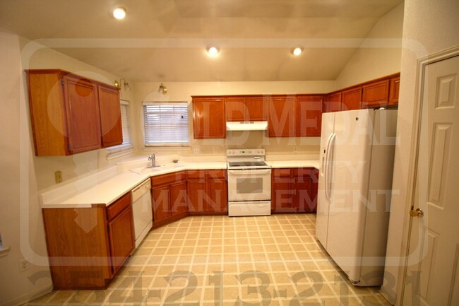 Building Photo - Alluring 3-Bedroom, 2-Bathroom home with a...