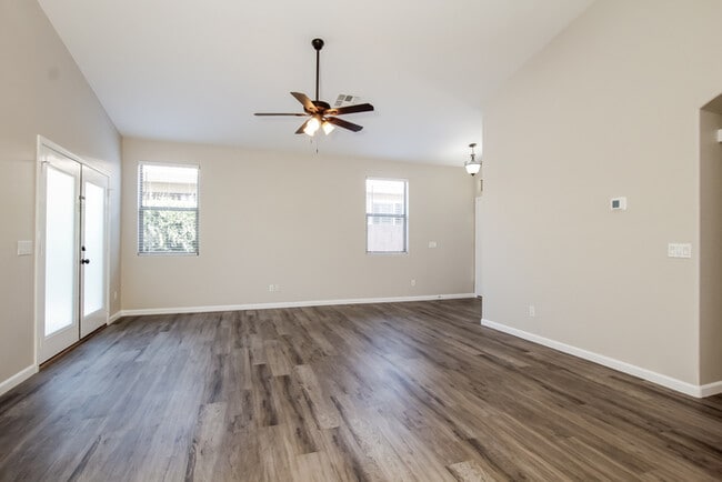 Building Photo - 9038 W Villa Maria Dr