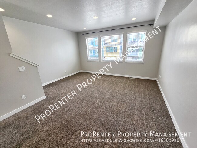 Building Photo - 2516 W Knights Ln